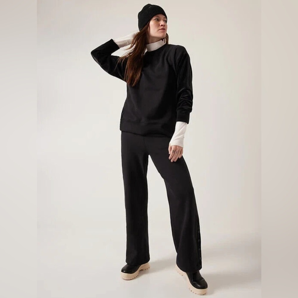 NEW Athleta Black Retroplush Velvet Crewneck Sweatshirt-Size Large-Black